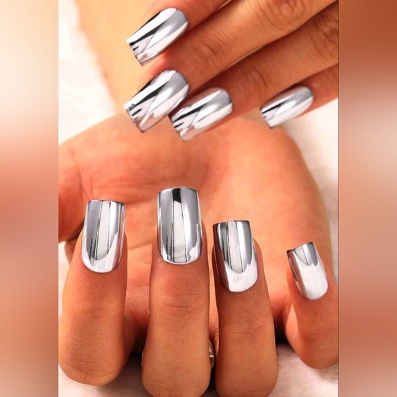 Silver Nails - Picture 4 of 9